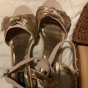 Girls sandals size 4-5 never worn